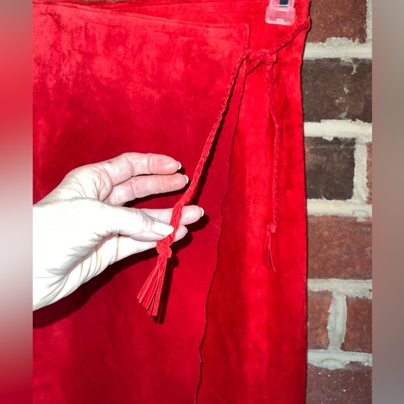 Custom made vintage Red suede wrap skirt by Patricia Wolfe in Texas - Picture 8 of 11